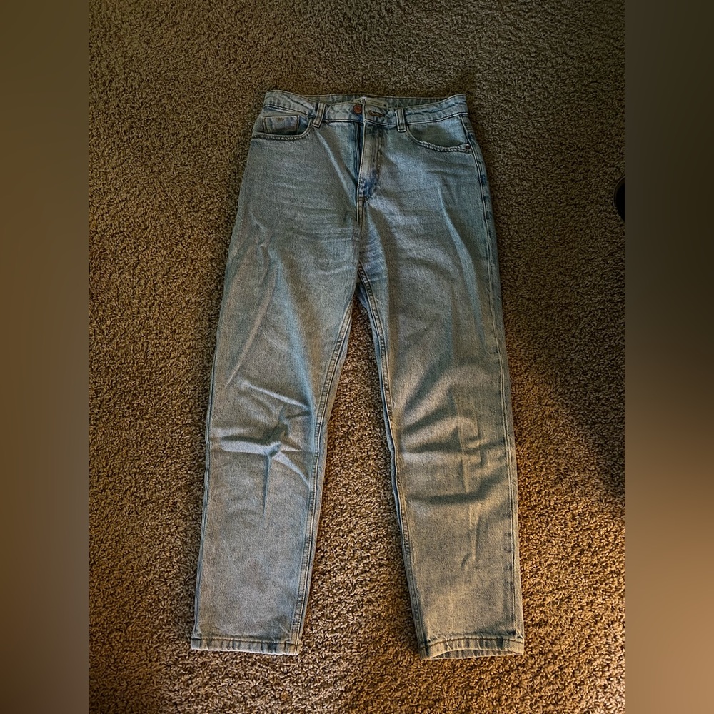 Zara High Waisted Straight Fit Light Wash Jeans; size 6